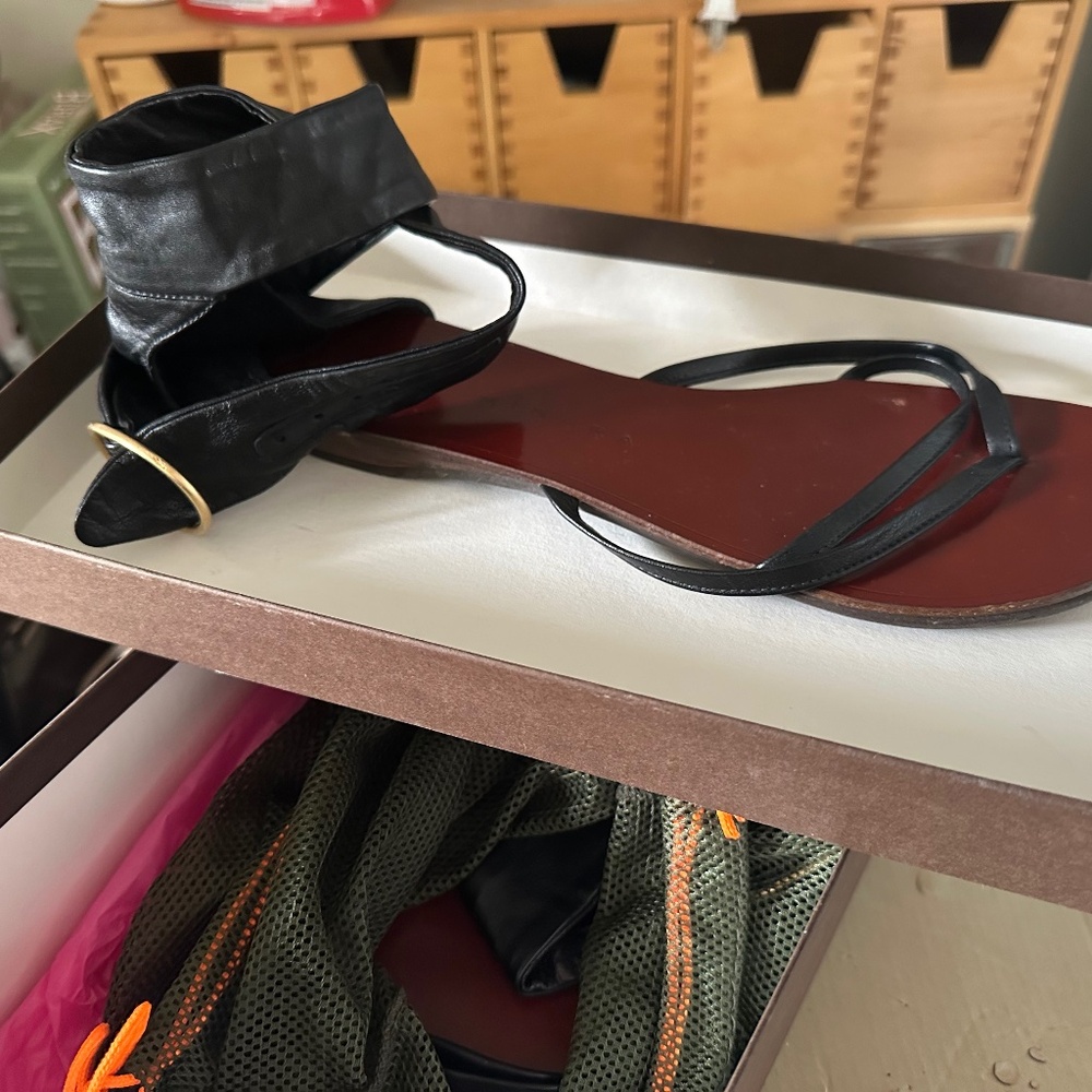 Sandles